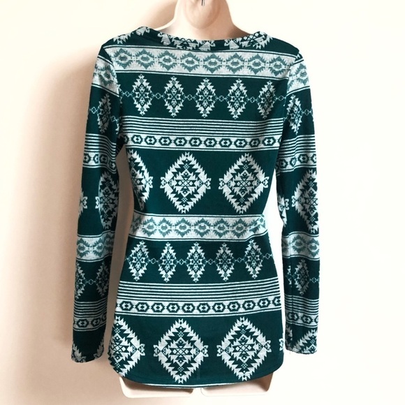 🆕 soft & cozy aztec striped long sleeve v neck - Picture 2 of 8